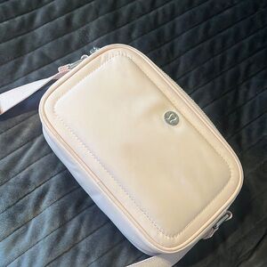 Lululemon camera bag FLESH PINK